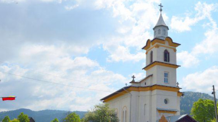 Localnicii, speriați: ”Sunt semne sataniste”. Ce s-a întâmplat la o biserică veche din Mureș