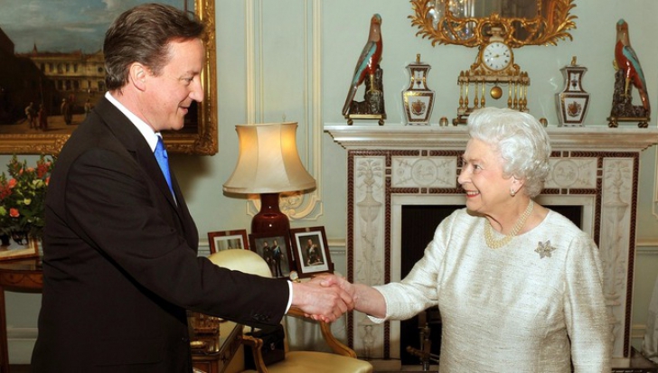 Predare de ștafetă la Buckingham: Theresa May e noul premier! Regina a acceptat demisia lui Cameron