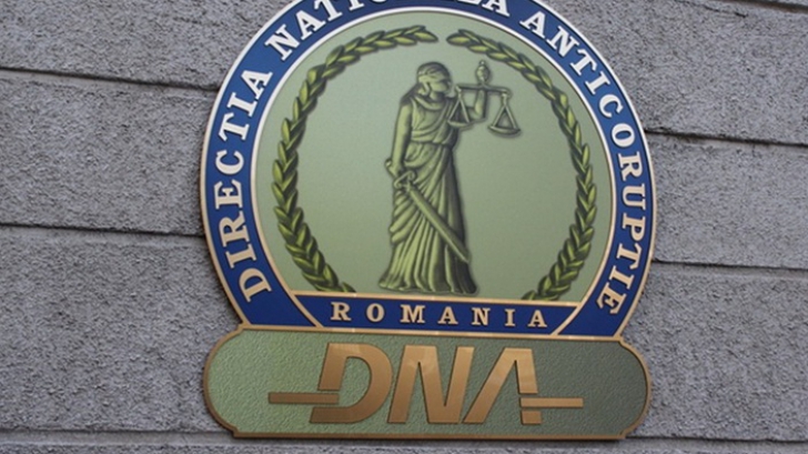 DNA: Rectorul Universității din Oradea, trimis în judecată pentru luare de mită