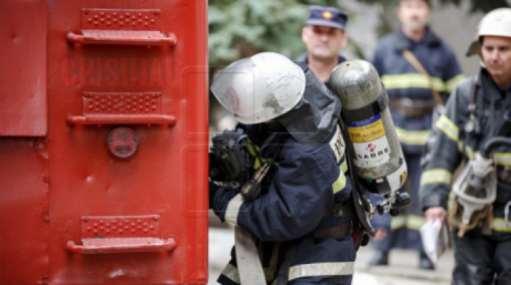 Imaginea unor pompieri din Rusia a devenit virală! În ce ipostază au fost surprinşi