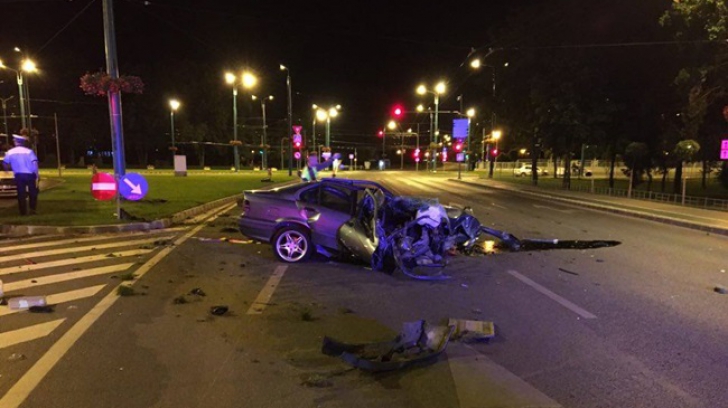 Accident șocant la Timișoara. un BMW a fost pur și simplu ÎNJUMĂTĂȚIT. Ușile s-au deschis și..