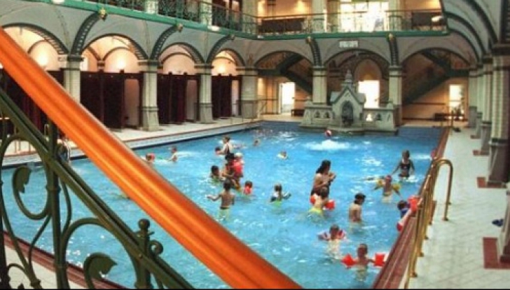 Asalturi sexuale la bazinele de &icirc;not