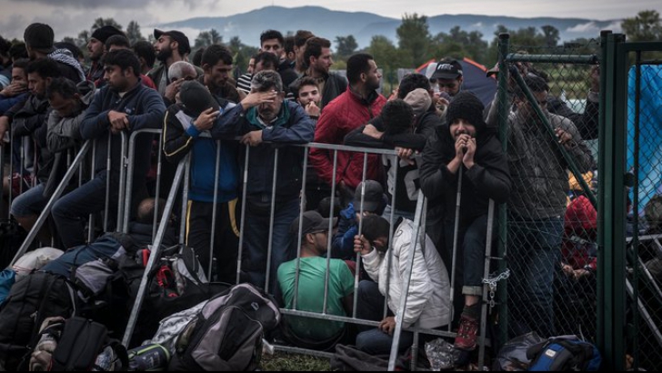 Criza refugiaților: Serbia cere ajutor extern pentru a-și controla granițele 