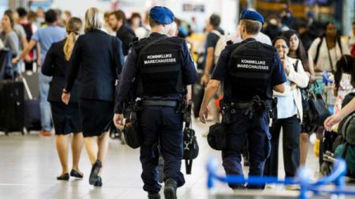 Măsuri de securitate sporite pe aeroportul din Amsterdam după "o informație" primită de autorități
