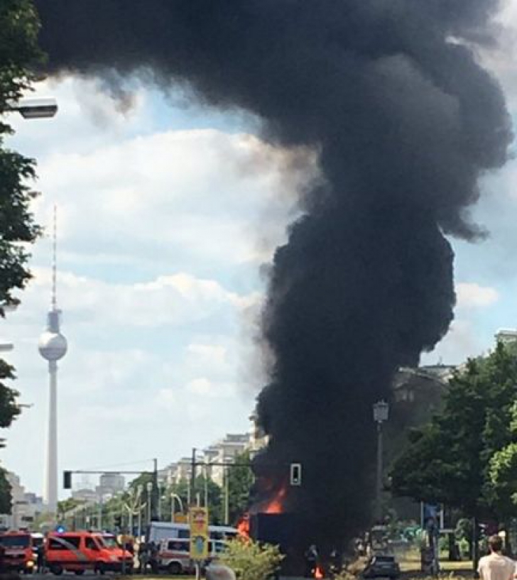 Accident, urmat de o explozie în Berlin. Fumul gros a pus stăpânire pe cartiere întregi 
