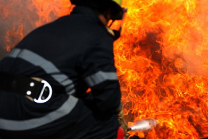 Incendiu violent într-un bloc din Paris: 7 răniţi