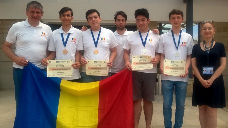 Lotul olimpic de informatică al României, medaliat cu aur şi argint la Balcaniada pentru seniori