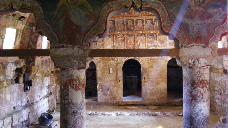 "Mirosea a ciorapi murdari!" Dezvăluiri despre furtul de proporţii de la mănăstirea din Căuşeni 