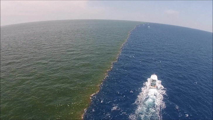 Imaginea APOCALIPSEI! Marea se desparte în două. VIDEO
