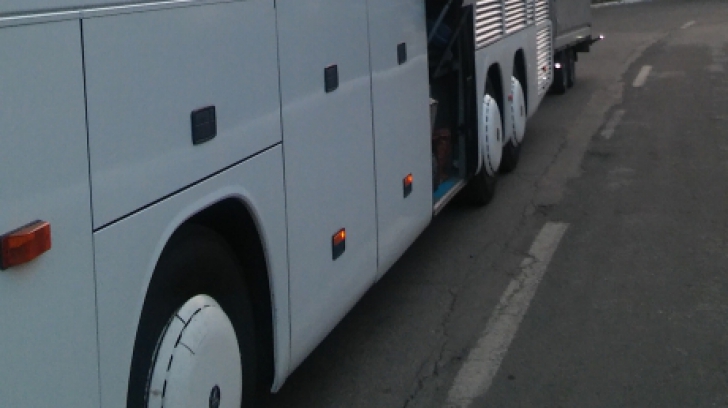 Comoara dintr-un autobuz. Vameşii moldoveni, şocaţi de ce au găsit în bagajul unui călător