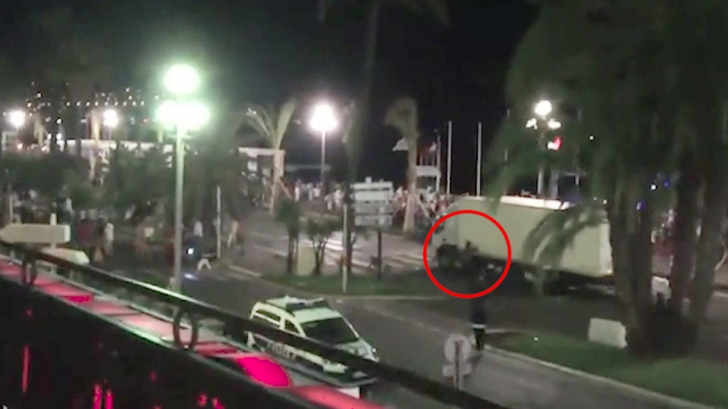 Atentatul de la Nisa. Un motociclist a încercat să-l oprească pe șoferul camionului