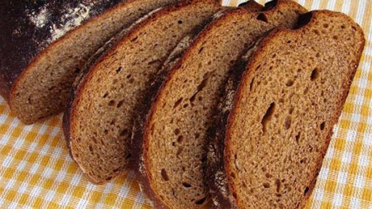„Coaja de pâine conține compuși cancerigeni”. Avertismentul care îngrozeşte românii