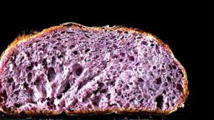 Pâinea violet, super-alimentul care previne o mulţime de boli 