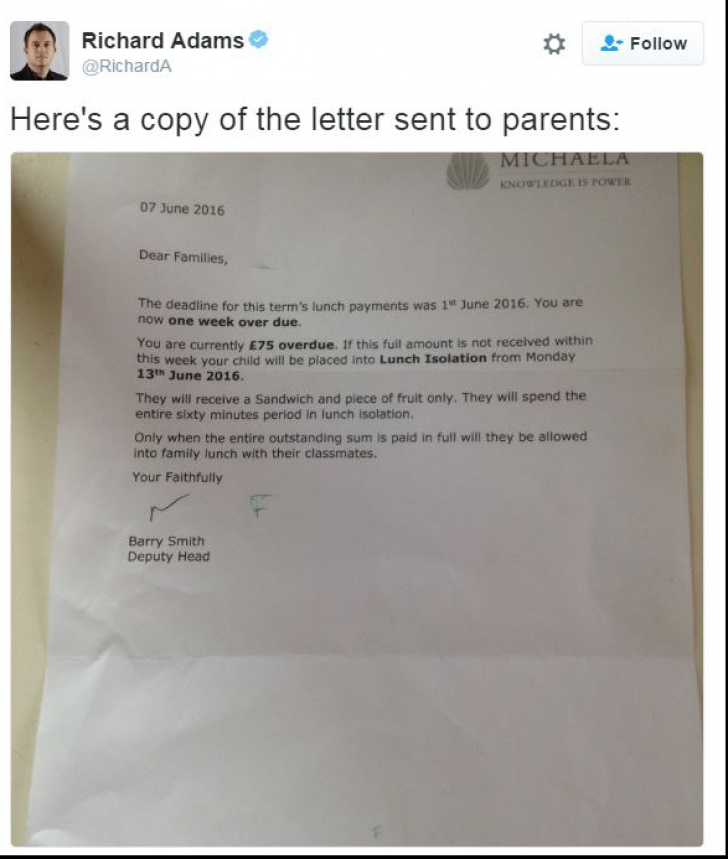 A primit o scrisoare de la profesoara fiului ei. Când a citit-o, a plâns în hohote. ”Este degradant”