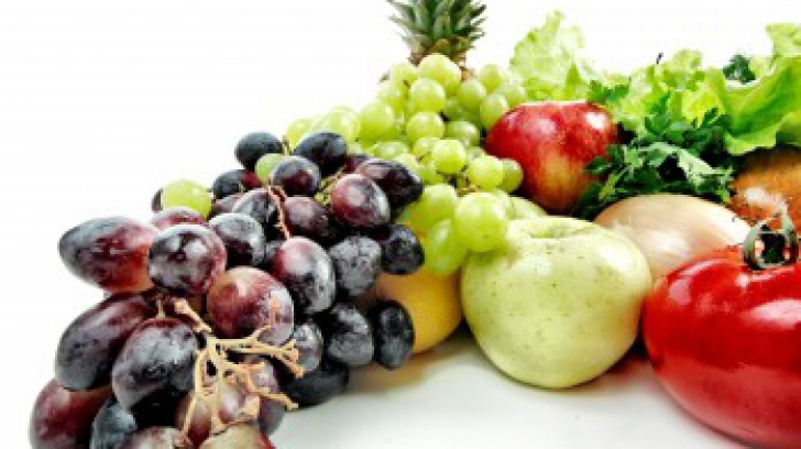 MARE atenţie: Aceste fructe şi legume conţin cele mai multe pesticide. Nu le mai cumpăra!