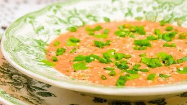 Supă de roşii raw vegană, gata în 10 minute 