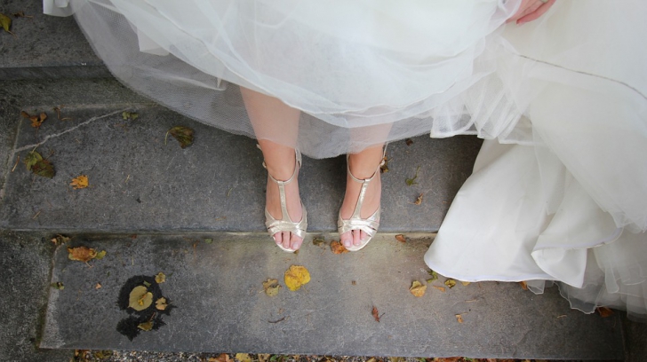 Cele mai ciudate SUPERSTIŢII legate de nuntă. De ce mireasa trebuie să ascundă un bănuţ în pantofi
