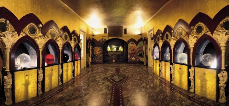 Imagini de senzație! Temple secrete săpate în pământ de un italian excentric