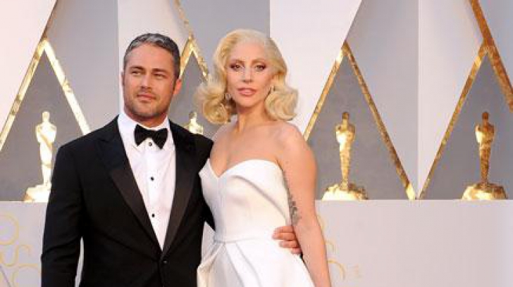 Lady Gaga s-a despărţit de logodnicul ei, actorul Taylor Kinney, după 5 ani de relație
