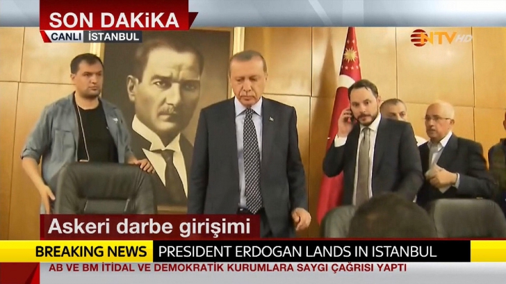 Erdogan a aterizat triumfător la Istanbul: "Nicio putere nu e deasupra voinței populare"