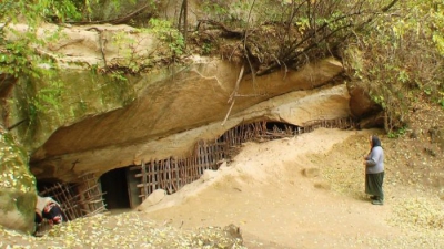 Case de hobbiţi, ca în Lord of the Rings, într-un loc plin de mistere! Legenda, unică în România