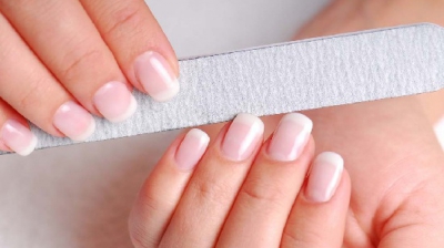 I-a cerut manichiuristei un model simplu. Rezultatul - cea mai urâtă manichiură, pentru 180 de lei