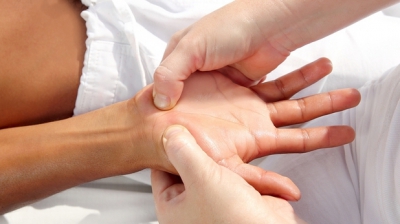 Masajul la mâini te scapă de kiligramele în plus. Iată cum trebuie făcut