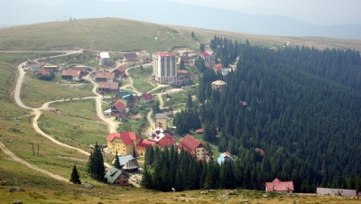 20 de turişti, blocaţi în apropiere de Muntele Mic din cauza unei ploi torenţiale