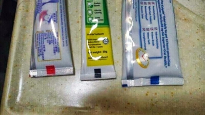 Semnificaţia culorilor de pe pasta de dinţi a creat isterie mondială. Ce reprezintă de fapt