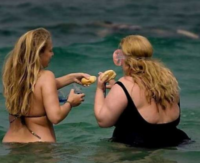 Aşa ceva nu ai mai văzut! Cum au putut să se fotografieze pe plajă