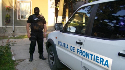 28 de migranţi, prinşi în timp ce încercau să intre ilegal în România. Un sârb, călăuza acestora