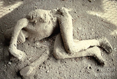 24 august, erupţie apocaliptică. Trupurile morţilor, perfect conservate de cenuşă