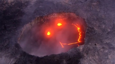 O imagine cât 1000 de cuvinte! Vulcanul Kilauea din Hawaii, surprins "zâmbind" în timpul erupţiei 