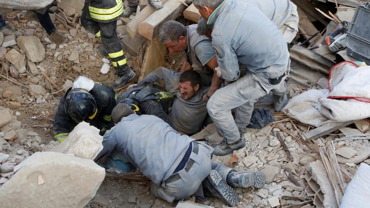MAE: Opt români au murit în urma cutremurului din Italia. 19 sunt dați dispăruţi