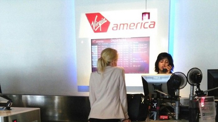 Cum s-a prezentat o tânără la aeroport, în SUA. Pasagerii, şocaţi: a fost reţinută de poliţie