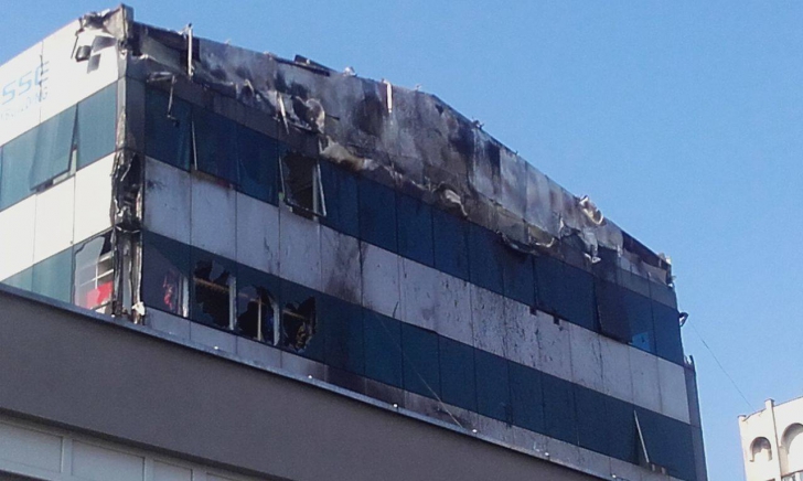 Incendiul la o clădire din Piața Crângași din București a fost stins. UPDATE