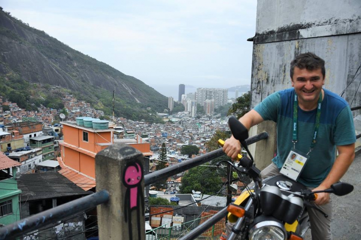 Jurnalistul Realitatea TV Dorin Chioţea a intrat în favela Rocinha: "Mi-a fost frică". GALERIE FOTO