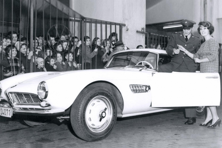 Cum arată BMW-ul care i-a aparţinut lui Elvis Presley
