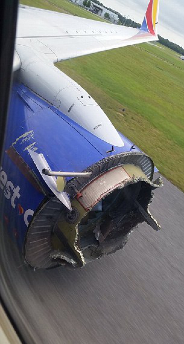 Aterizare de urgenţă în Florida după ce motorul unui avion a explodat în zbor