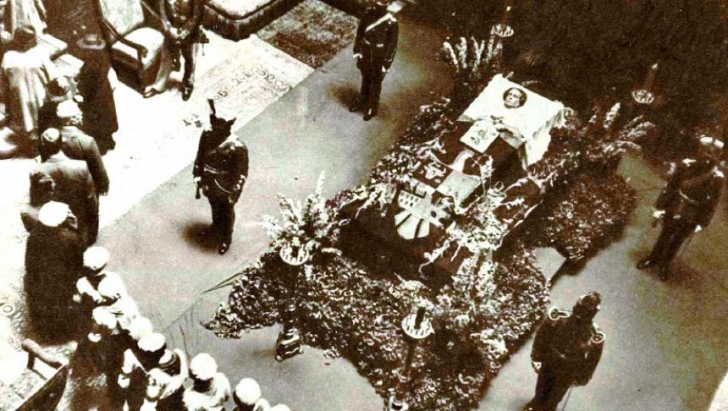 ULTIMUL DRUM. Imagini RARE de la funeraliile Reginei Maria