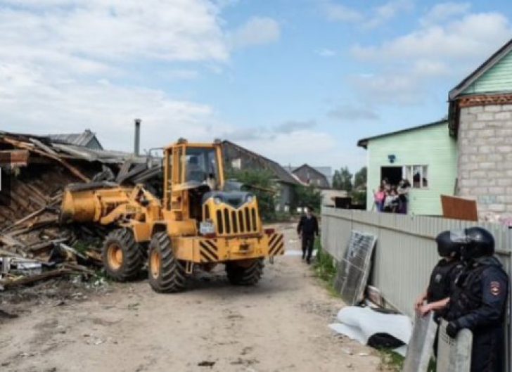 Vladimir Putin a ordonat evacuarea celui mai mare cartier de romi din Rusia