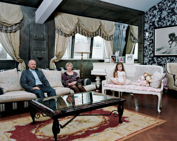 Bogaţii Rusiei, surprinşi în fotografii rare, cu servitorii lor. Trăiesc ca în vremea Ţarilor