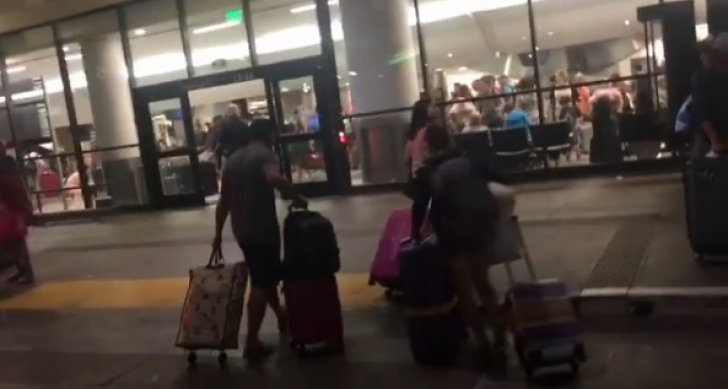 Alertă de securitate pe Aeroportul Internaţional din Los Angeles. Pasagerii unui avion, evacuaţi