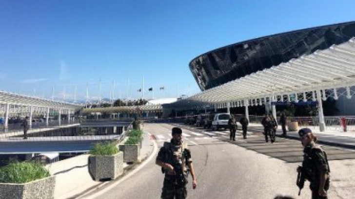 Alertă în Franţa: pachet suspect, descoperit pe aeroportul din Nisa. Pasagerii, evacuaţi 