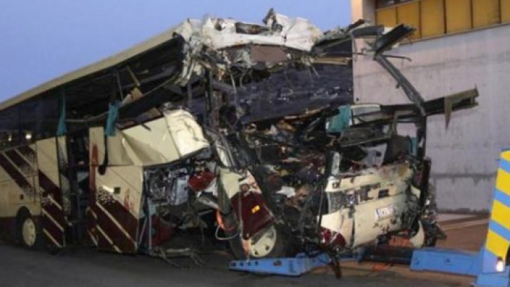 Tragedie pe o şosea din Algeria: Un autobuz plin cu copii a căzut într-o prăpastie