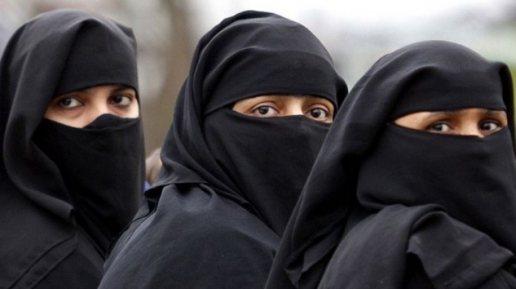 Deutsche Welle: Interzicerea portului vălului islamic, necesară