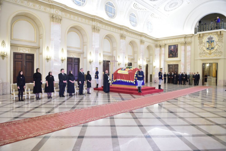 Funeraliile Reginei Ana a României, model de modestie, bun-simţ şi normalitate