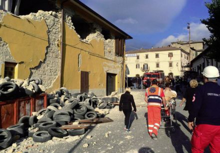 Cutremur devastator în Italia. 250 de persoane decedate. MAE: 5 români au murit. 18 sunt dispăruţi