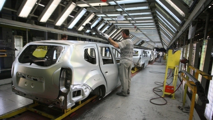 Producţia auto naţională, în cădere liberă. Vânzările au scăzut drastic