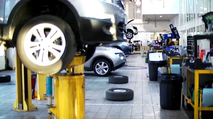 Service-urile Dacia-Renault reziliază contractele cu Asirom